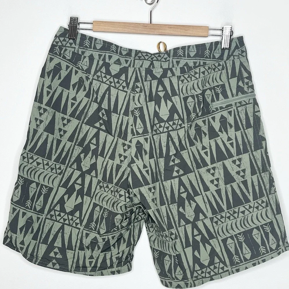Patagonia Wavefarer Board Shorts Mens 32 Green Tiki Geometric Print Unlined